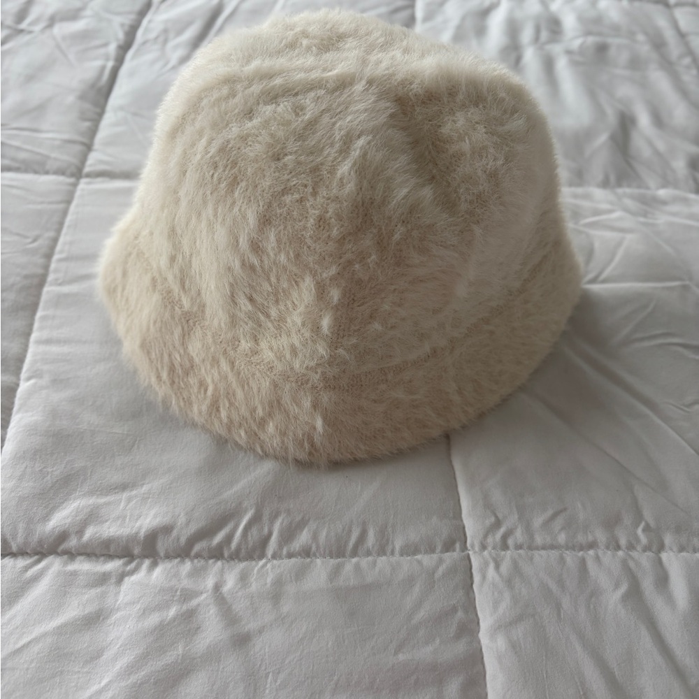 Fuzzy Cream Bucket Hat